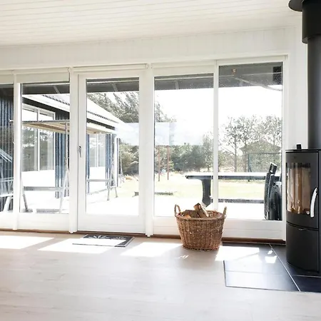 In Lokken With Kitchen Holiday home
